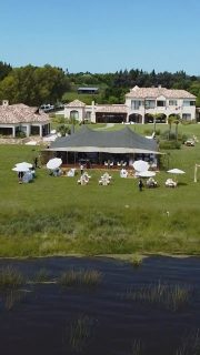 ✨ Una comunión en verde, arena y pura luz ✨
Por fuera, nuestra carpa verde fundiéndose con el entorno. Por dentro, el tono arena creando un clima cálido, elegante y sereno.
🌿 Una celebración íntima, rodeada de naturaleza y detalles únicos.
La ambientación, los textiles, las flores y la estructura se unieron para crear un espacio donde todo fluye.
Organizó: @amasbeventos
Carpa Tentickle + redes de sombreo = escenario perfecto 🤍
¿Te imaginás tu evento así? Nosotros ponemos la carpa. Vos, el motivo para celebrar.
.
.
#Tentickle #Carpas #CarpasBeduinas #MomentosAutenticos #eventosSociales #glamping #naturaleza