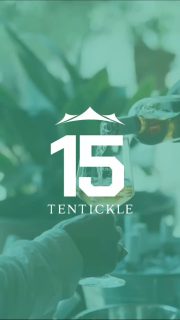 Entre luces, abrazos, música y emoción…

Fuimos testigos de cientos de historias que comenzaron bajo una Tentickle. ✨

Hoy, mientras empezamos a palpitar nuestros 15 años, queremos compartir algunas de ellas con ustedes. 🤍